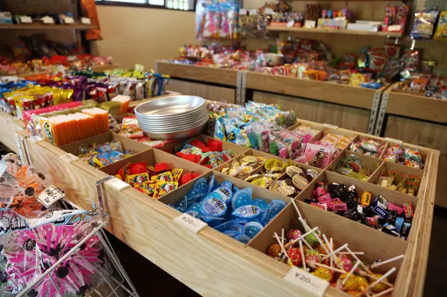 駄菓子屋も併設。静岡のおでんは駄菓子屋で食べられるほどカジュアル