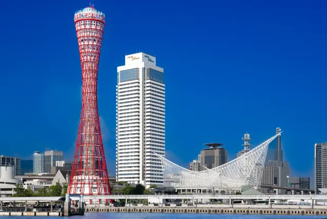 1989年に開業。高さ135mで客室数は468室を誇る
