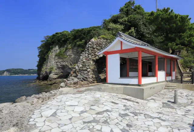 海を望む社殿が印象的な粟嶋社
画像提供：豊後高田市