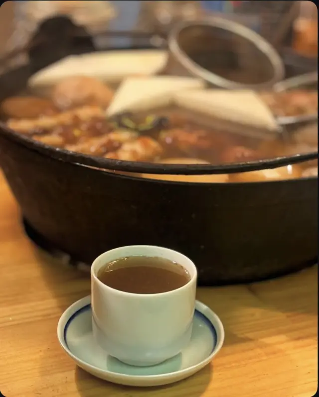 炎がまとわりつく「骨酒」