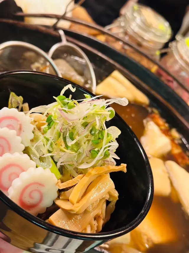締めは「にぼし油そば」で