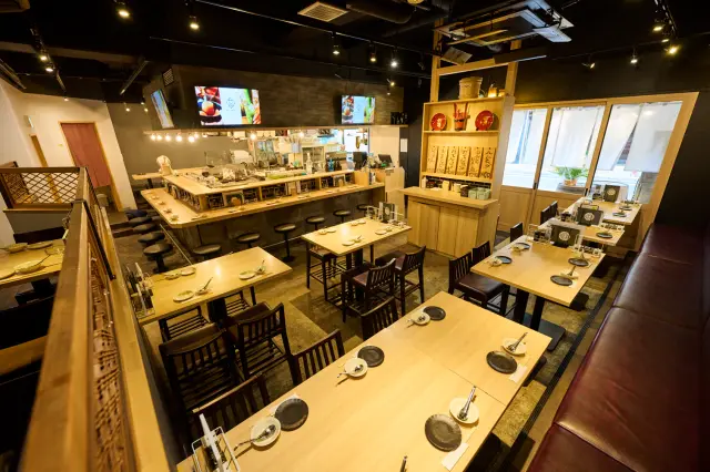 店内は和風の装飾が施されて居心地の良い雰囲気だ