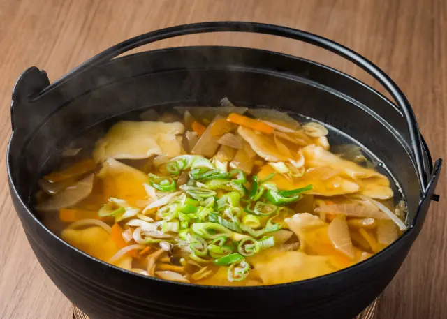 朝食にはさまざまな郷土料理も登場