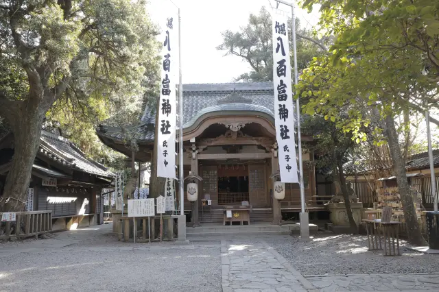 島の中心には「八百富神社」が鎮座する