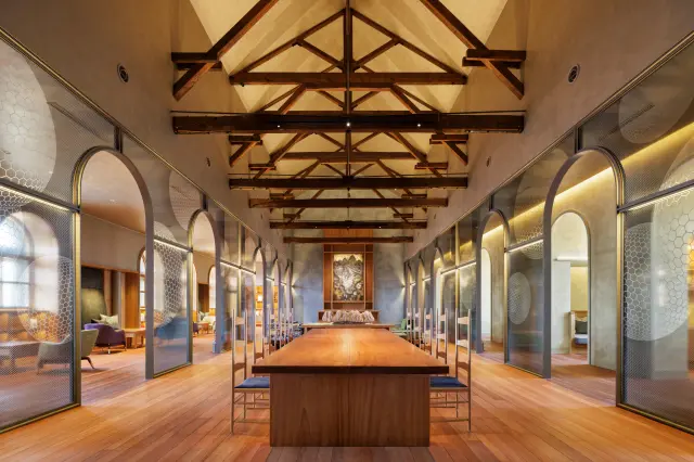The main lounge blends Western-style arches with modern design