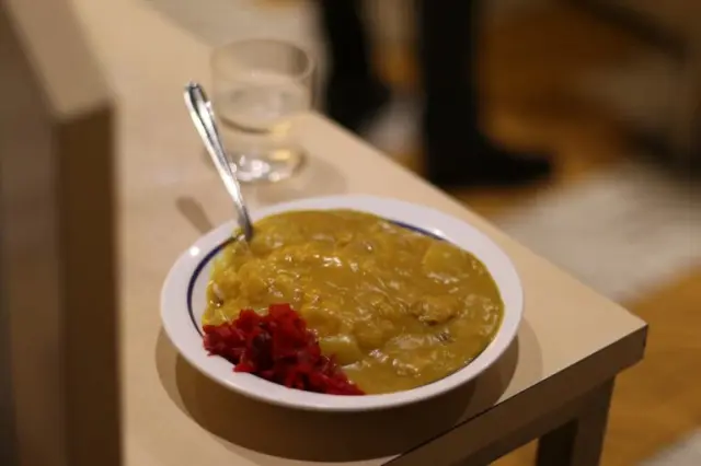 新潟名物「バスセンターのカレー」も食べられる