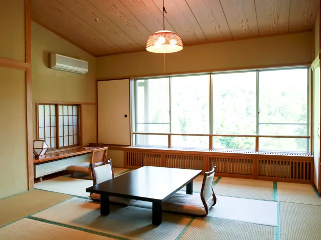 15畳以上あるゆったり広々した数寄屋造り客室