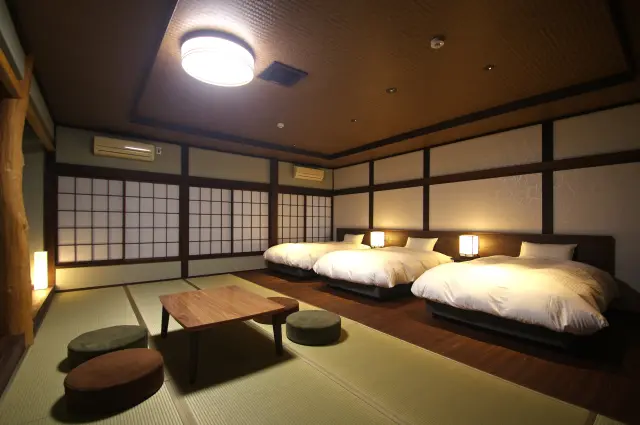気兼ねなくリラックスできる畳+ベッドの空間