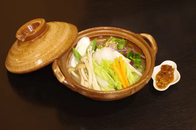 棚田鍋や湯治豚など、松之山温泉ならではの食材や料理が登場