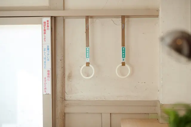 Train hand straps formerly used in railway cars have been repurposed as decorative features.