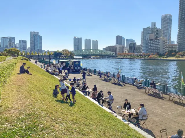 イベントで賑わう越中島エリアの隅田川テラス
©（公財）東京都公園協会