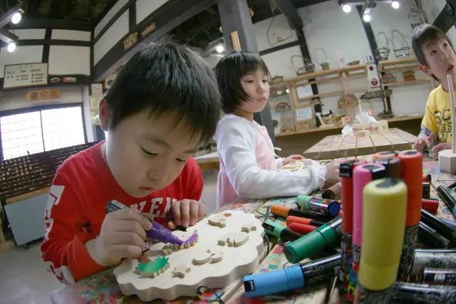 木工ドアプレート作りなどが楽しめる手作り体験工房「遊木民」