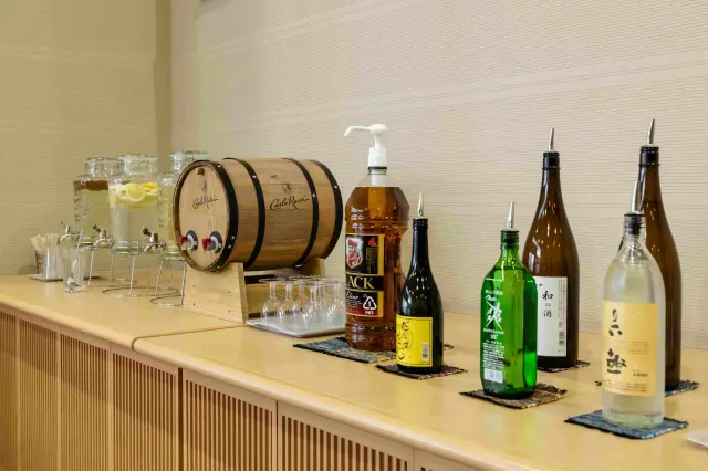 お酒やドリンクが飲み放題の「ねまらいラウンジ」が2026年1月にオープン