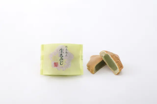 大手亡豆(白いんげん)を使用した白餡をベースにした「生もみじ 抹茶あん」