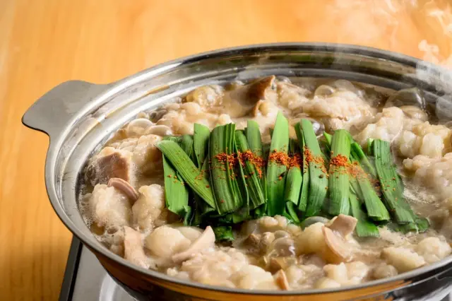 醬油香氣與濃郁滋味滲入食材的經典湯底「天國內臟鍋~醬油~」