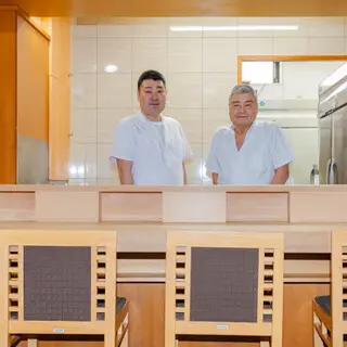 確かな技が自慢の親子二代の料理人が腕をふるう