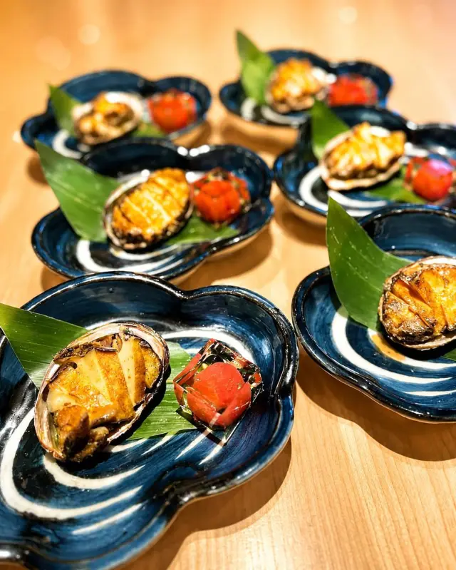 蝦夷鮑（あわび）のバター焼き