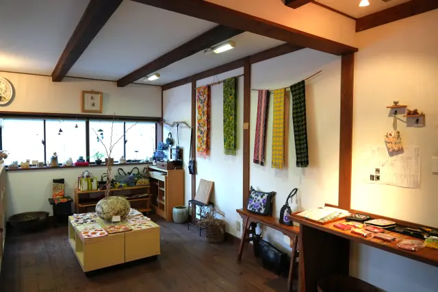気になる商品は気さくな店主に尋ねてみよう