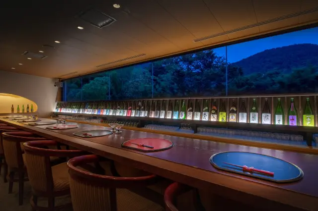 県内全酒蔵の地酒を取り揃える日本酒バー