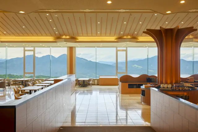 絶景を堪能しながら食事が楽しめるダイニング「soramori 空森」