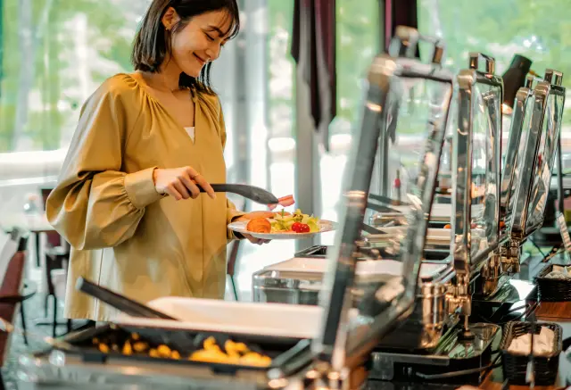 和食・洋食とバラエティ豊かなメニューが揃う朝食ブッフェ