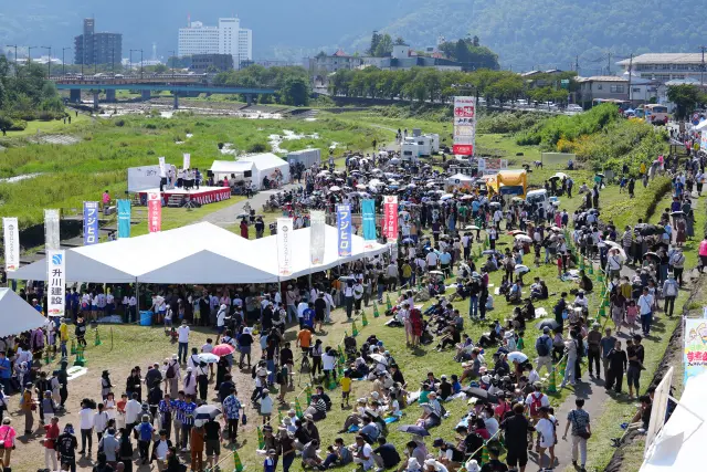 毎年多くの参加者で賑わう
