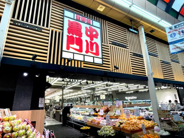 専門店がひしめく黒門市場の中でも一番大きな店舗
