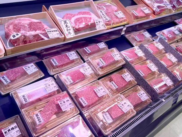 数々のステーキの部位が充実の品揃え