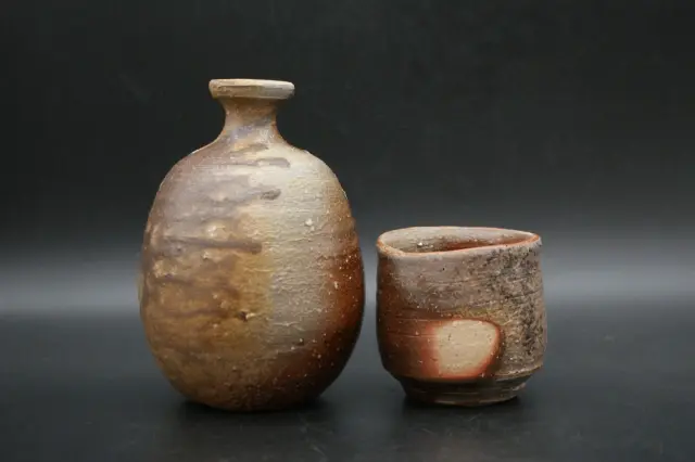 人間国宝の名品から日常使いの器まで幅広くそろう