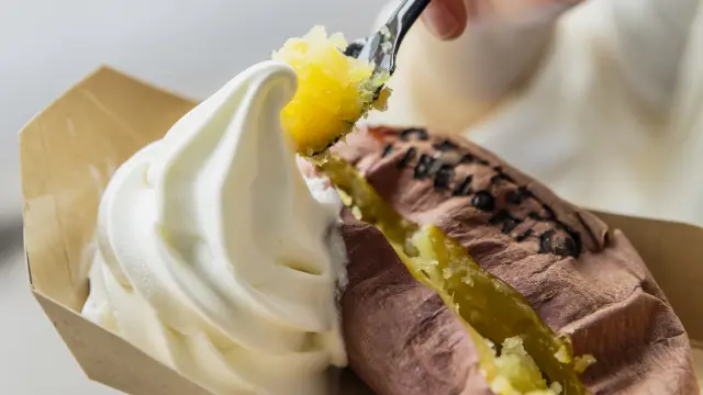「温かい焼き芋と冷たい生ソフトクリーム」