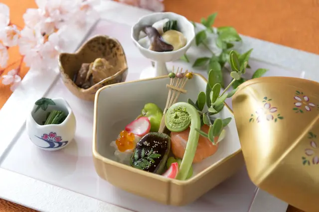 旬の恵みが詰まった月替わりの会席料理