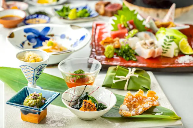 夕食は名店のシェフ・料理人が監修した和食またはイタリアン