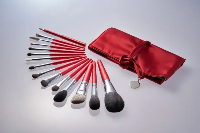主原料は粗光峰（山羊毛）、灰リス 、イタチを使用した「SSゴージャスフルメイク」
