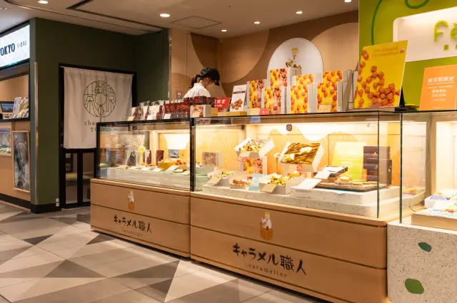 「Caramel SYOKUNIN東京禮物調色盤店」裡陳列著各式烘焙點心