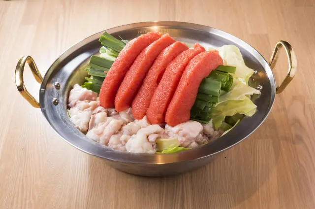 かねふくの明太子をたっぷりのせた名物「明太もつ鍋」