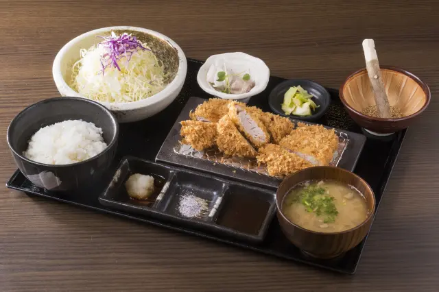 鹿児島黒豚の旨みを楽しめるとんかつ定食