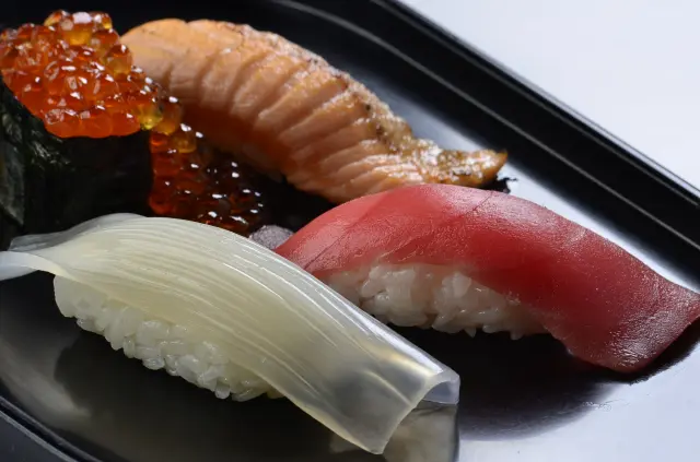 函館を中心に仕入れた旬のネタを職人が握る
