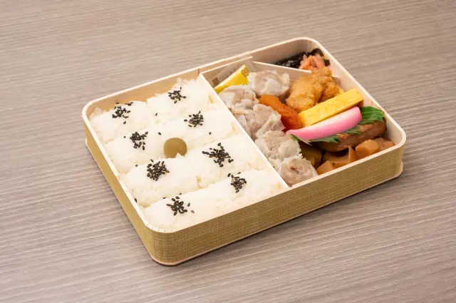 横浜名物として親しまれる崎陽軒の「シウマイ弁当」
