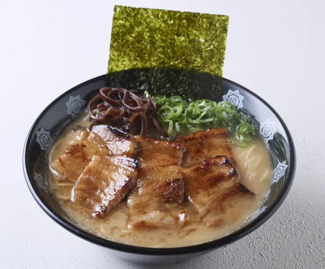 たっぷり肉の旨みを味わえる「照り焼きチャーシュー麺」