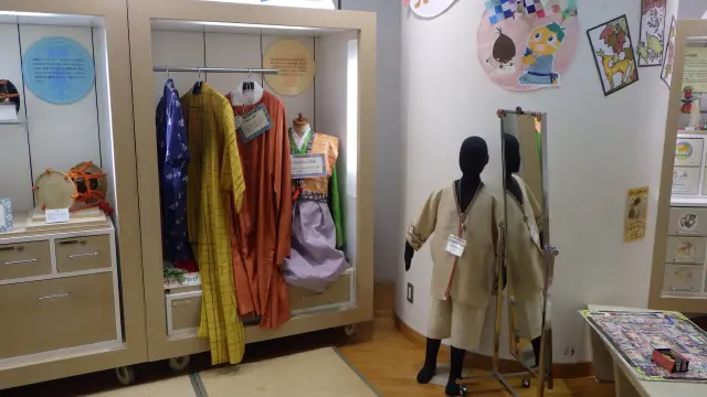 こども歴史館開館中は随時体験可能な古代衣装体験