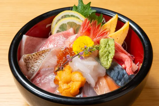 充実内容の「海鮮丼」