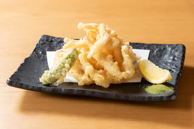 白海老の美味しさがしっかり味わえる「白海老の天ぷら」