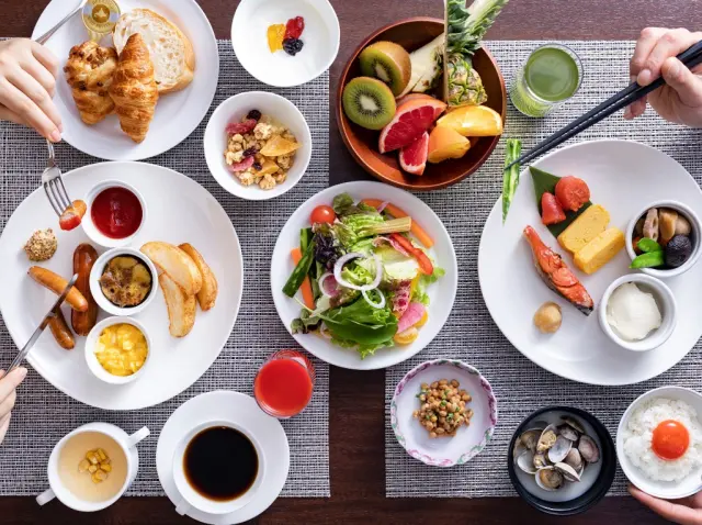 地元や季節の素材を使った朝食ビュッフェで1日を始めよう