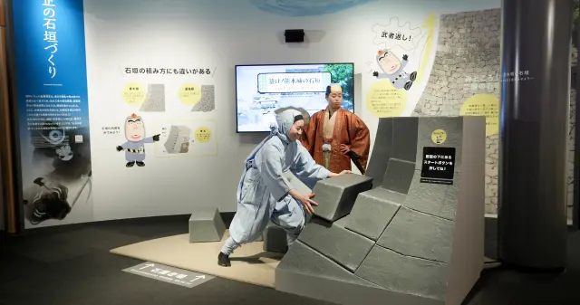 「武者返し」と呼ばれる熊本城の石垣の構造をパズルで体験