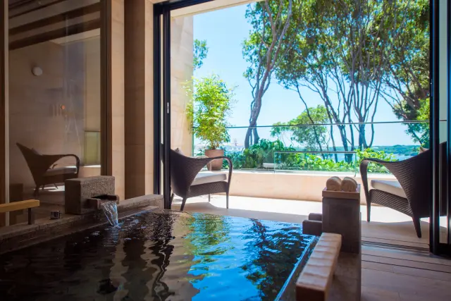 賢島の海水を使ったタラソプールを備える「THE THALASSO SPA」