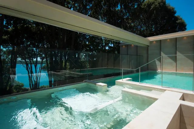 賢島の海水を使ったタラソプールを備える「THE THALASSO SPA」