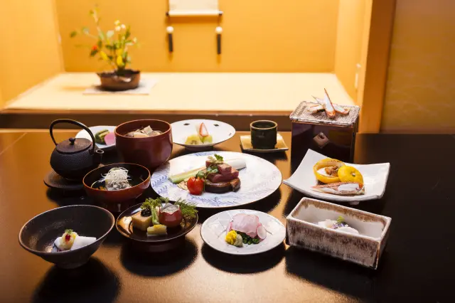 山形ならではの食材を生かした本格会席料理も評判