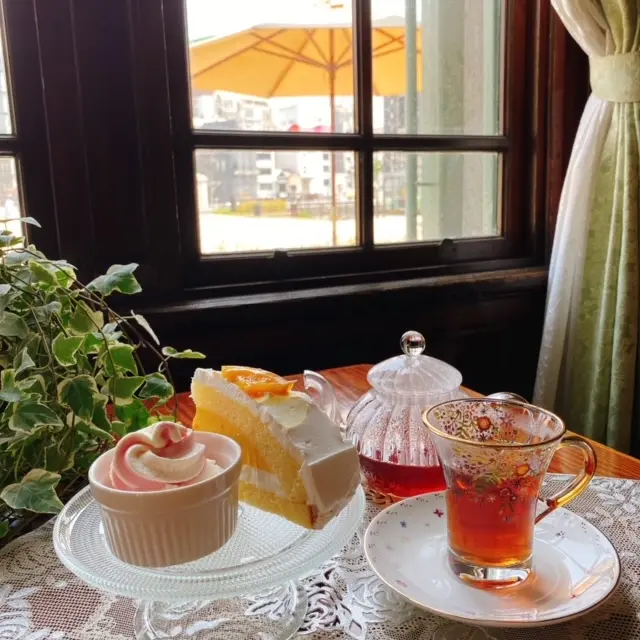 コーヒーや紅茶、ランチなどを楽しめるカフェ