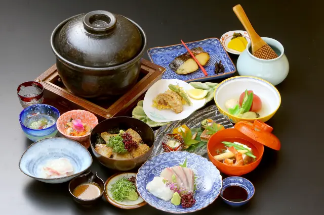 山海の恵みを取り入れた会席料理