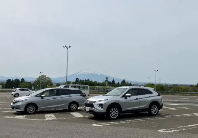 上り線から望む岩木山